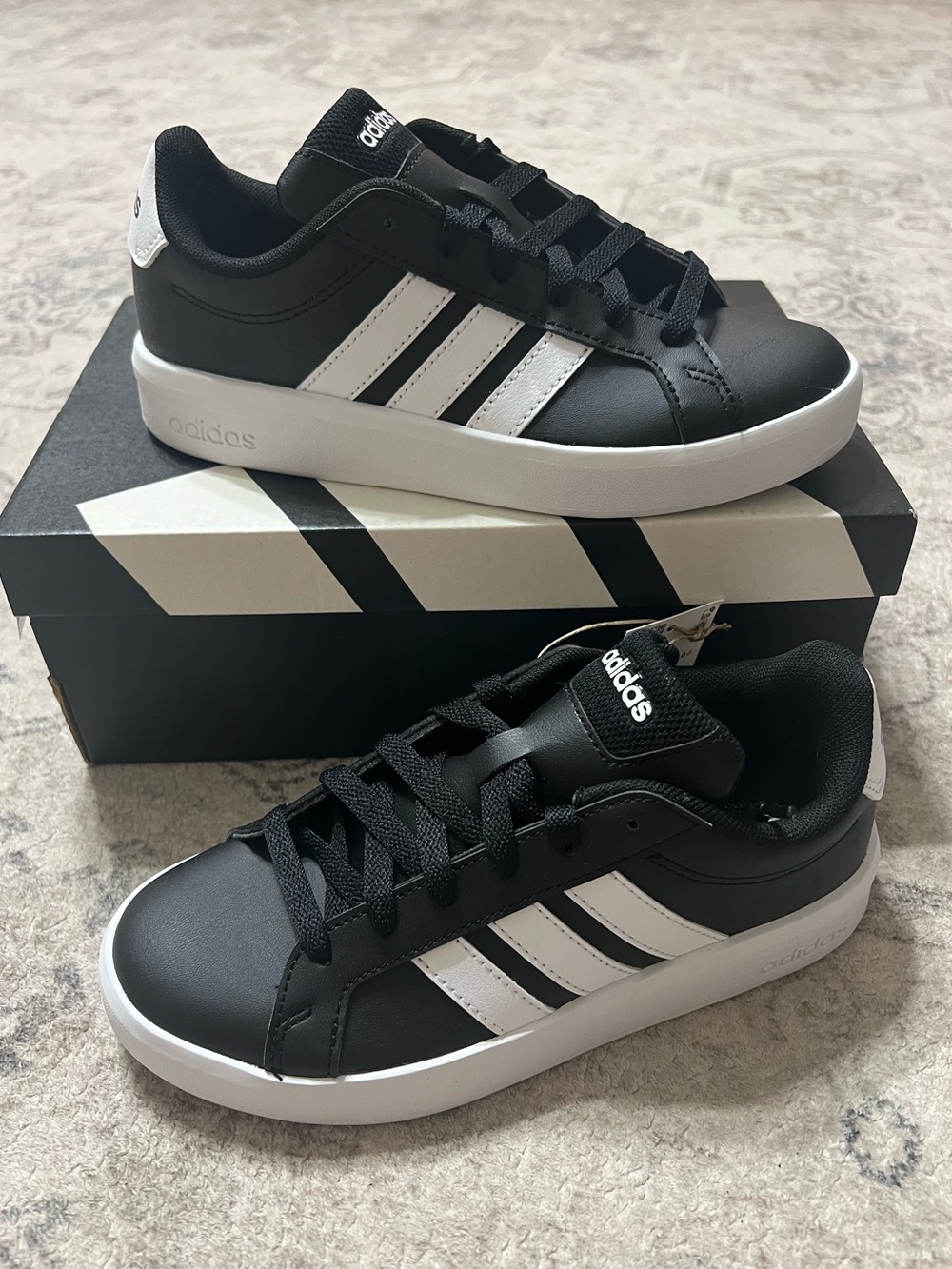 Grand Court 3.0 Junior Sizes Black White